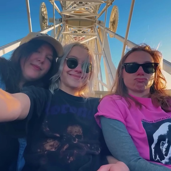 Meet your Posher, Lillian - Picture 1 of 1